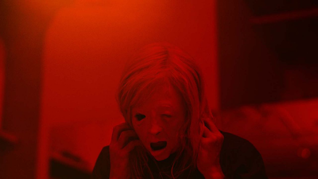 Possesor: Controlador de mentes : Foto Christopher Abbott