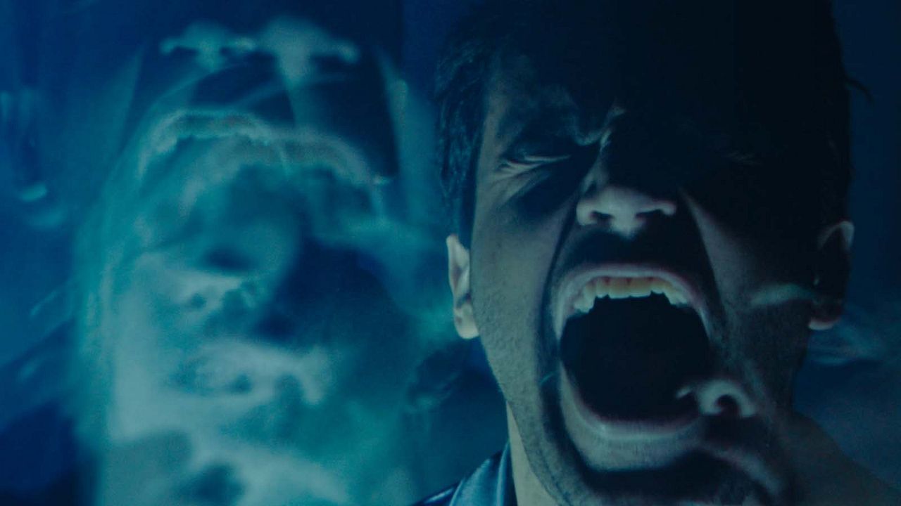 Possesor: Controlador de mentes : Foto Christopher Abbott