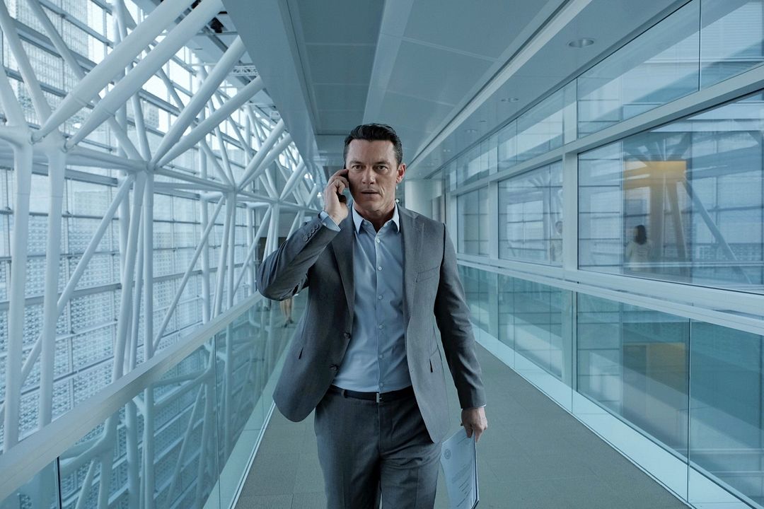 Crisis : Foto Luke Evans