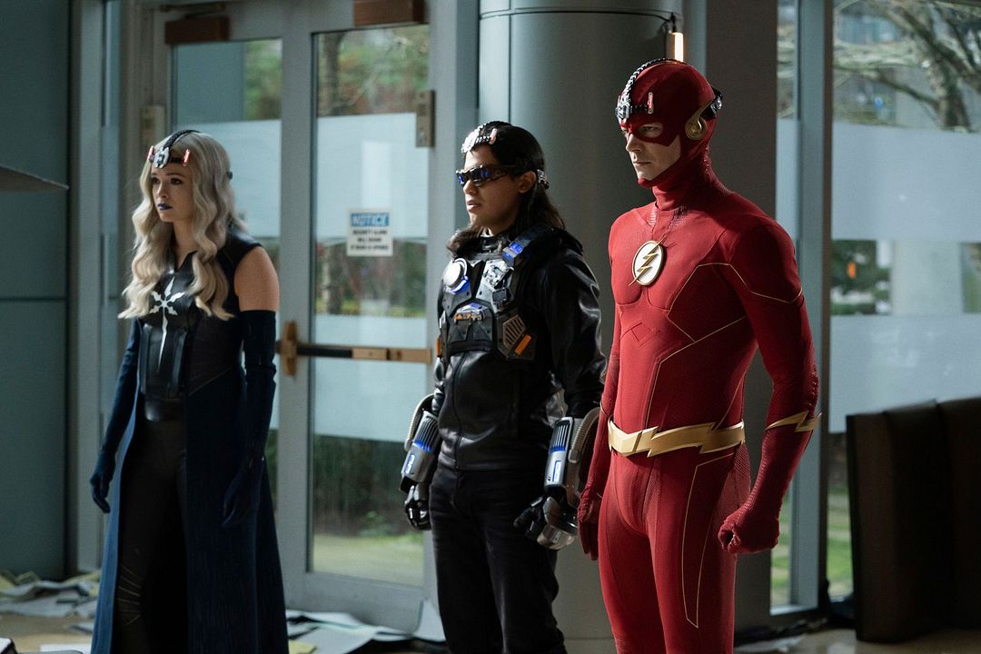 Flash : Foto Carlos Valdes, Grant Gustin, Danielle Panabaker