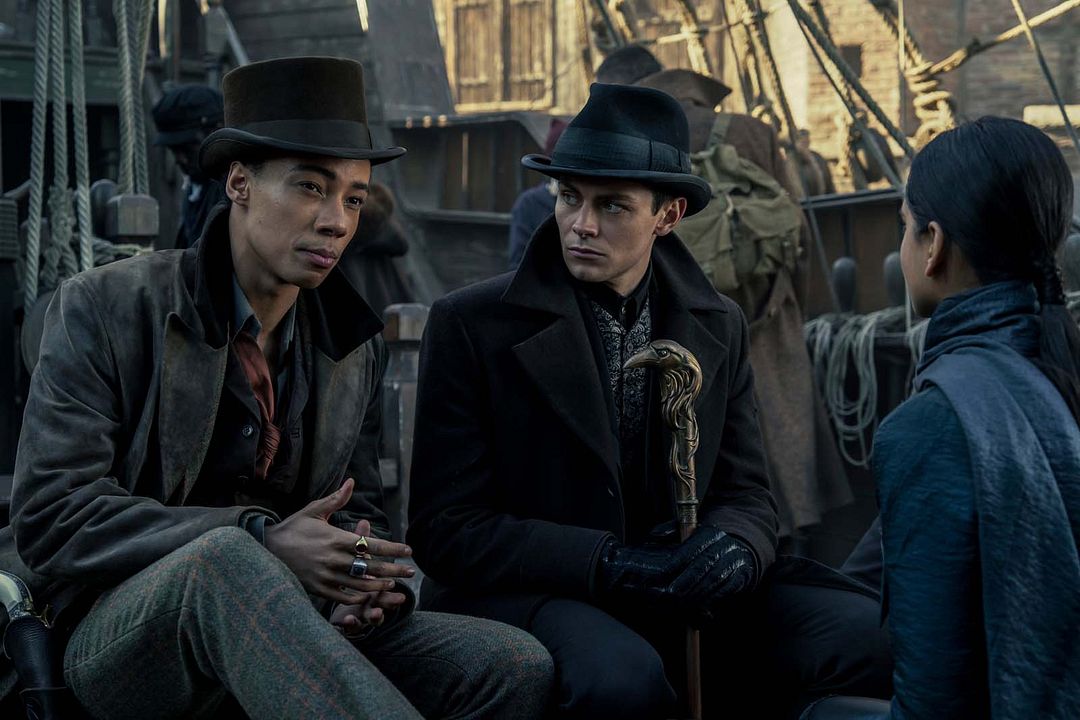 Foto Freddy Carter, Kit Young, Amita Suman