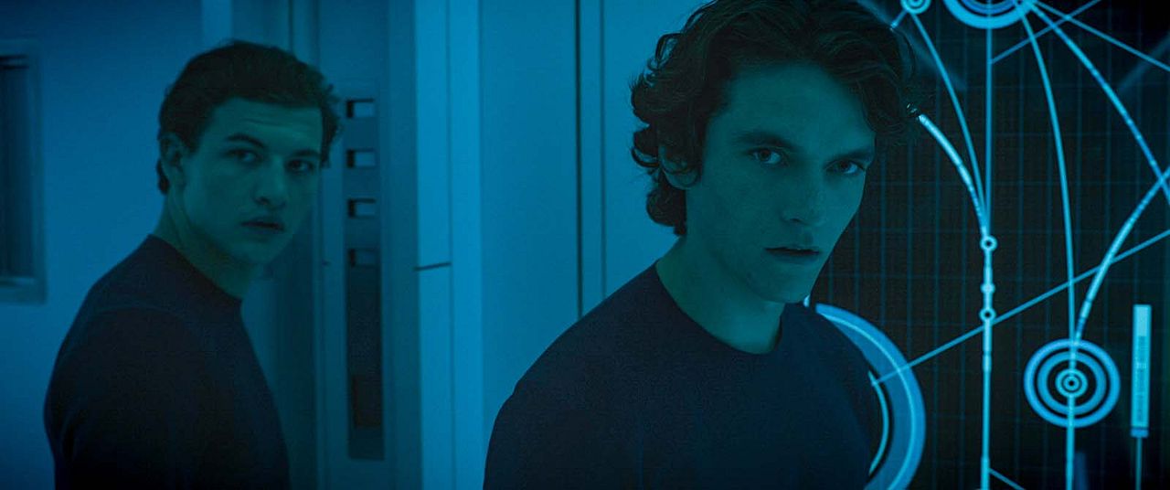 Instintos Ocultos : Foto Fionn Whitehead, Tye Sheridan