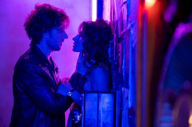 Foto Adam Demos, Sarah Shahi