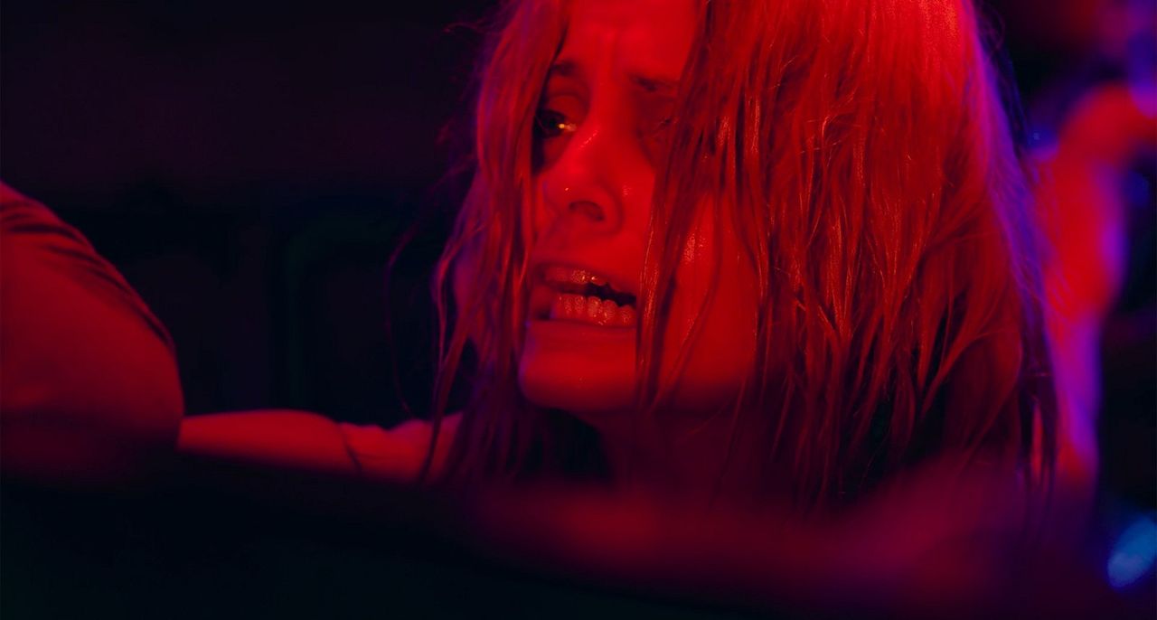 What Lies Below : Foto Ema Horvath