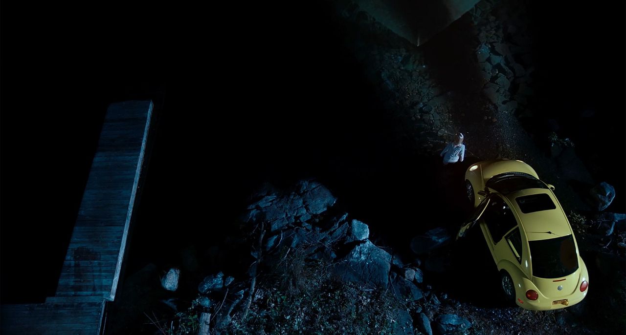 What Lies Below : Foto