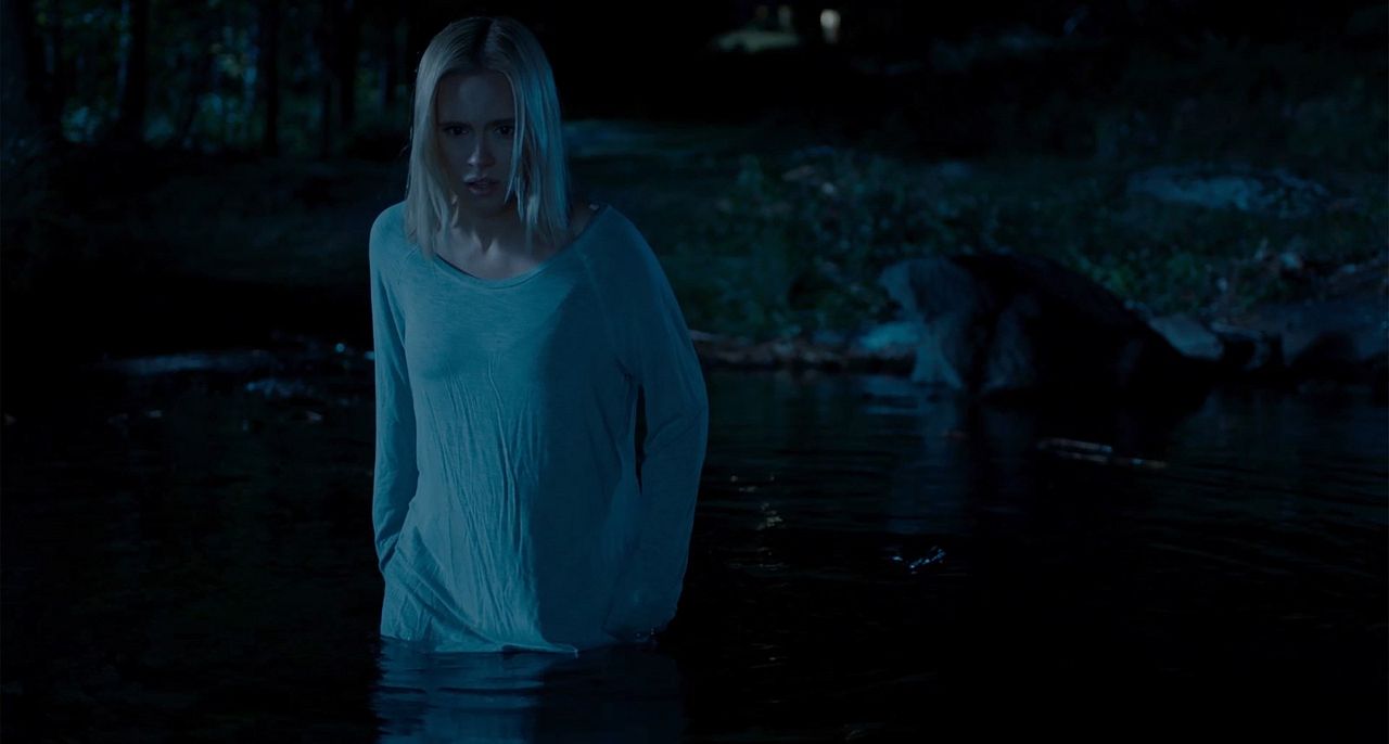 What Lies Below : Foto Ema Horvath