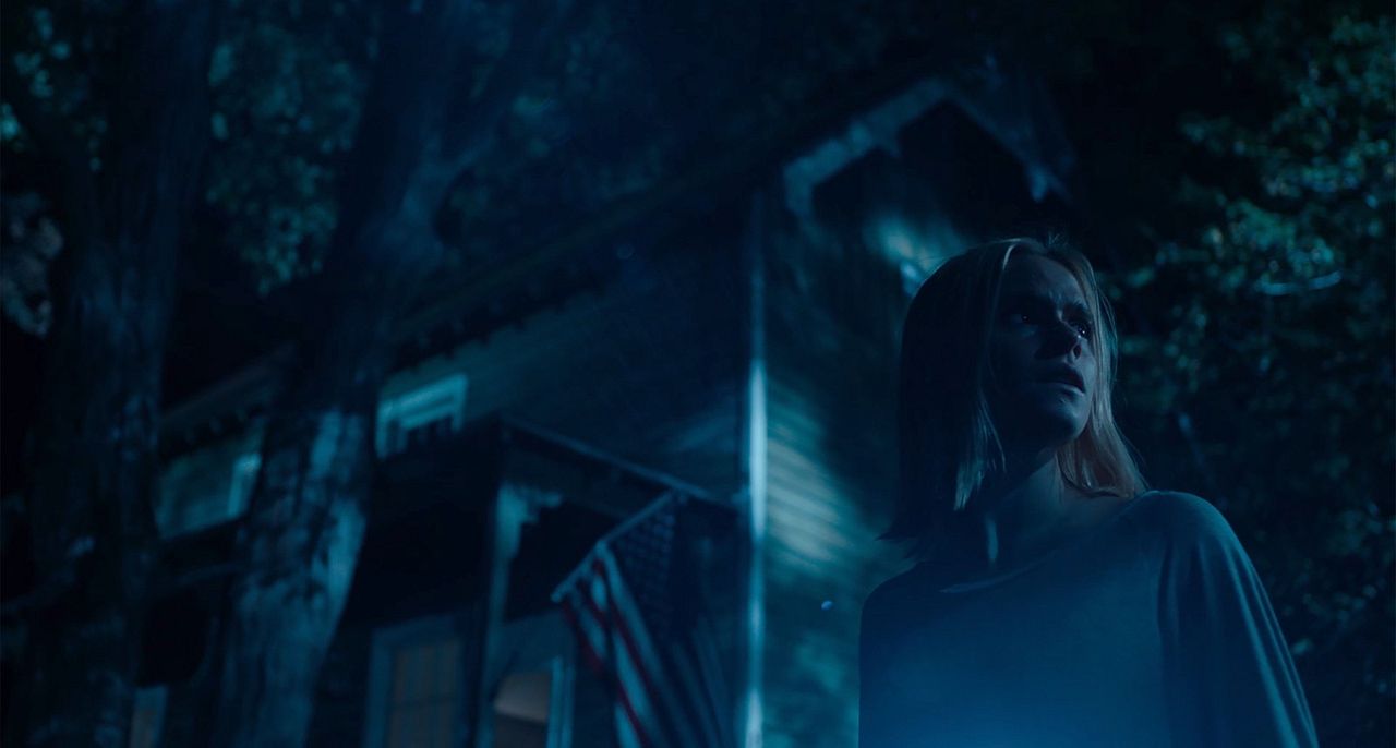 What Lies Below : Foto Ema Horvath