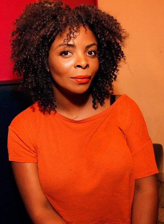 Póster Janelle James