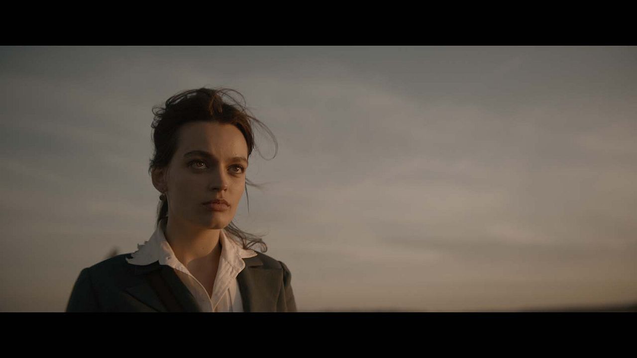 Eiffel : Foto Emma Mackey