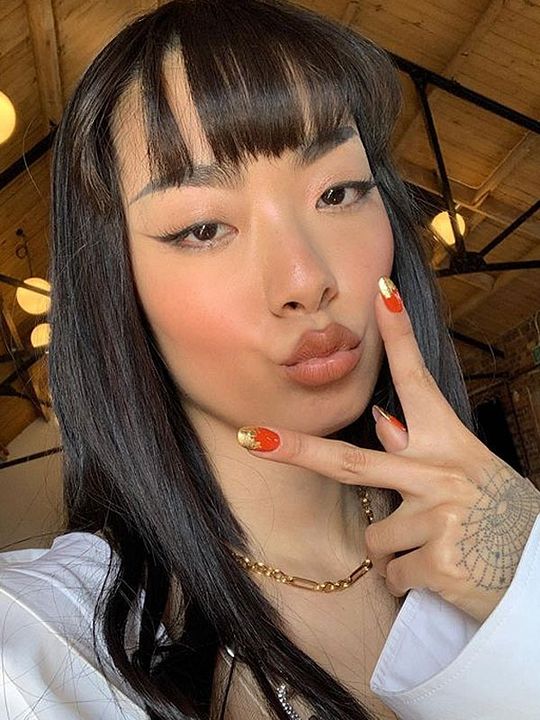 Póster Rina Sawayama