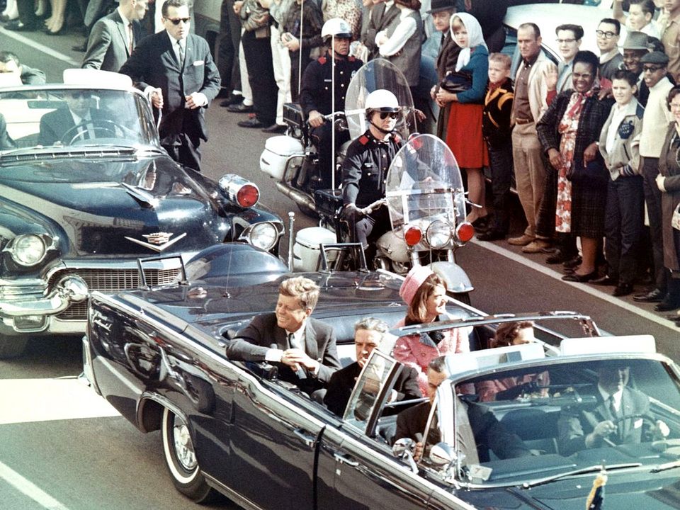 JFK Revisited: Through The Looking Glass : Foto