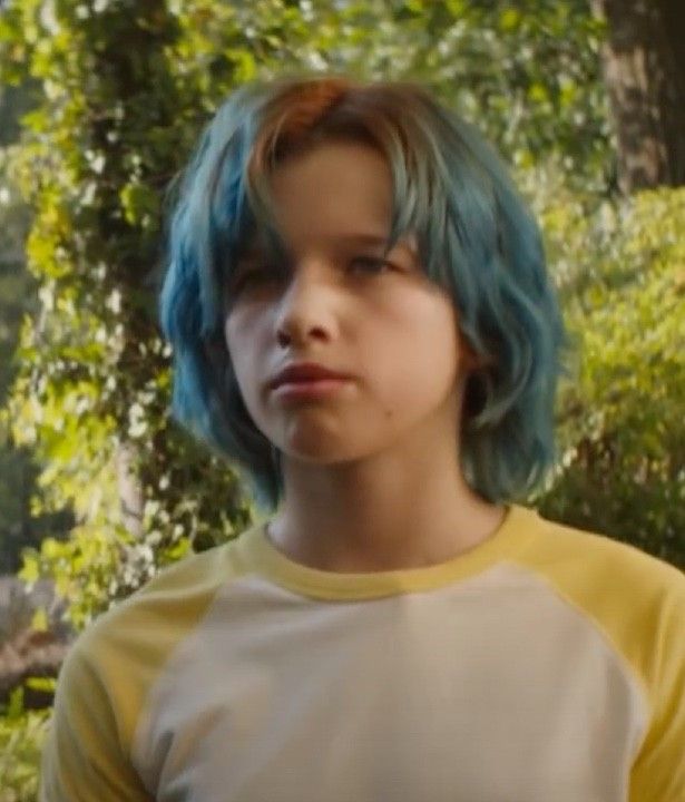 Póster Ever Anderson