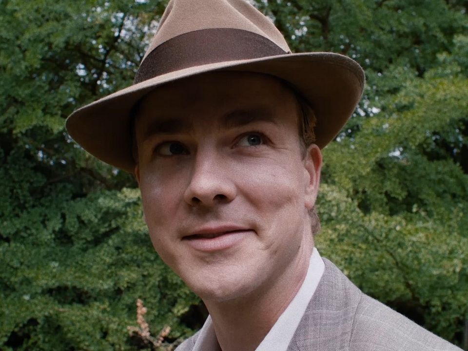 Fabian: Going to the Dogs : Foto Albrecht Schuch