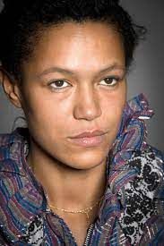 Póster Anisia Uzeyman