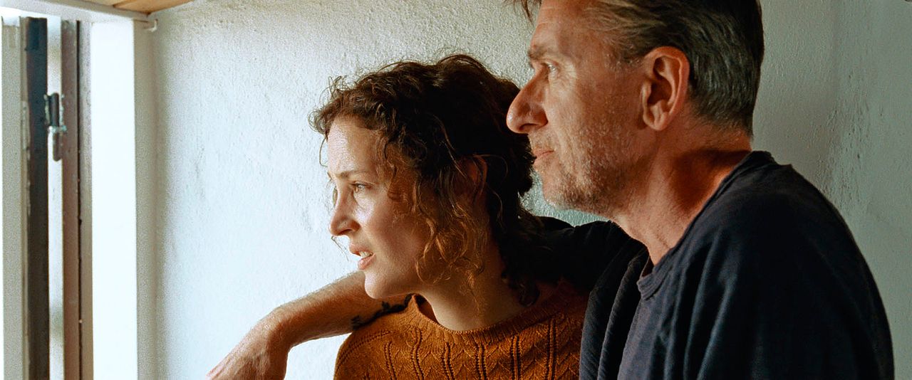 La Isla Bergman : Foto Tim Roth, Vicky Krieps