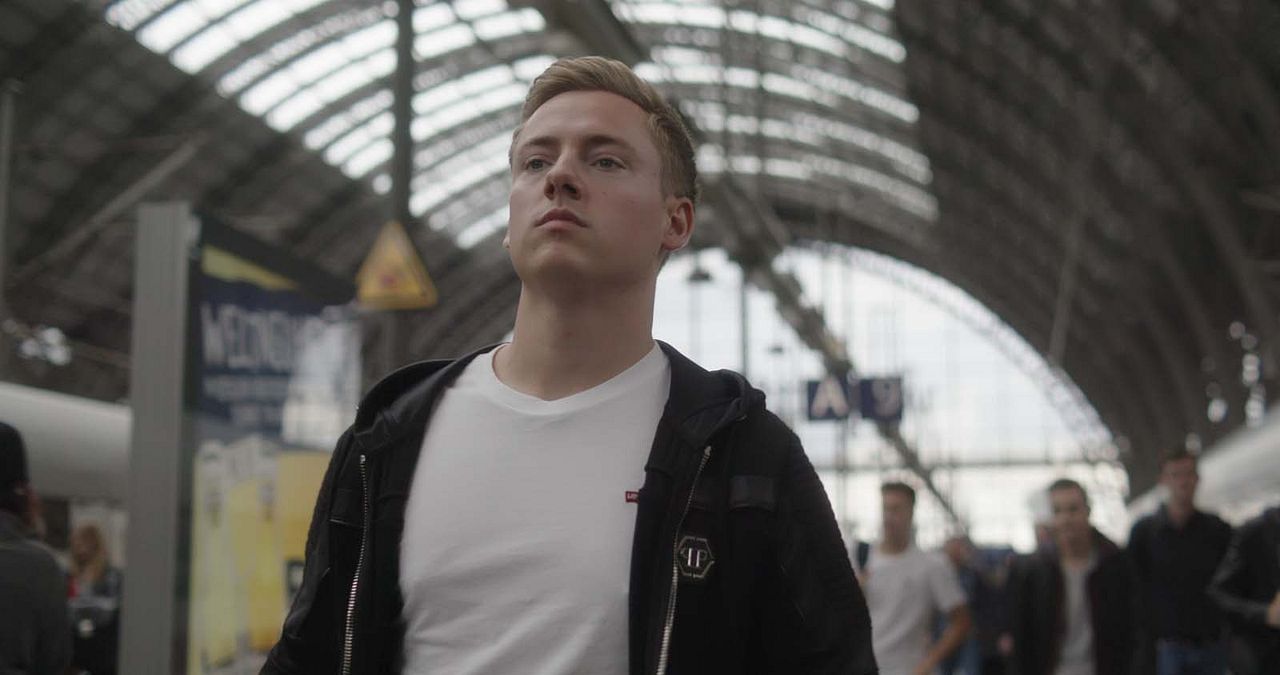 Shiny_Flakes: El cibernarco adolescente : Foto