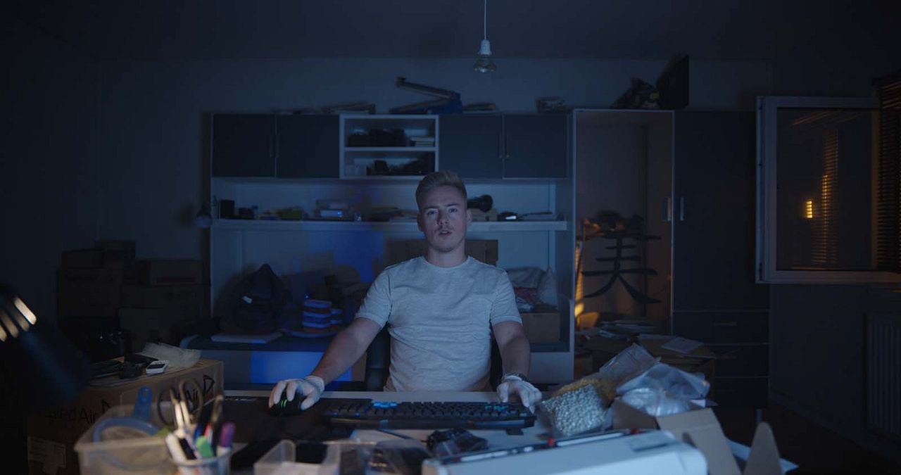 Shiny_Flakes: El cibernarco adolescente : Foto