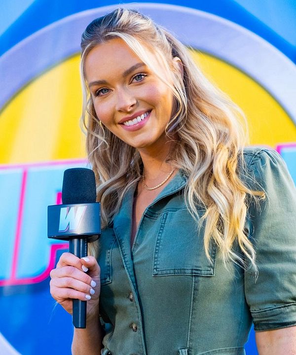 Póster Camille Kostek
