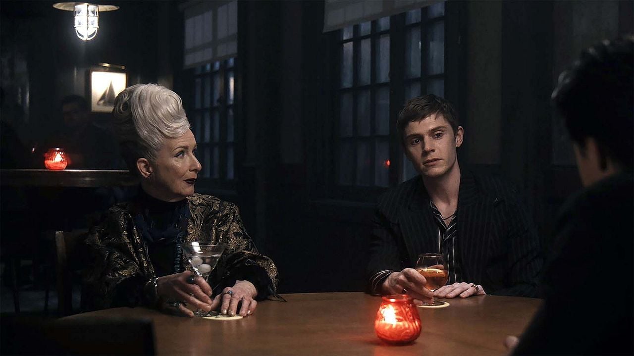 American Horror Story : Foto Frances Conroy, Evan Peters