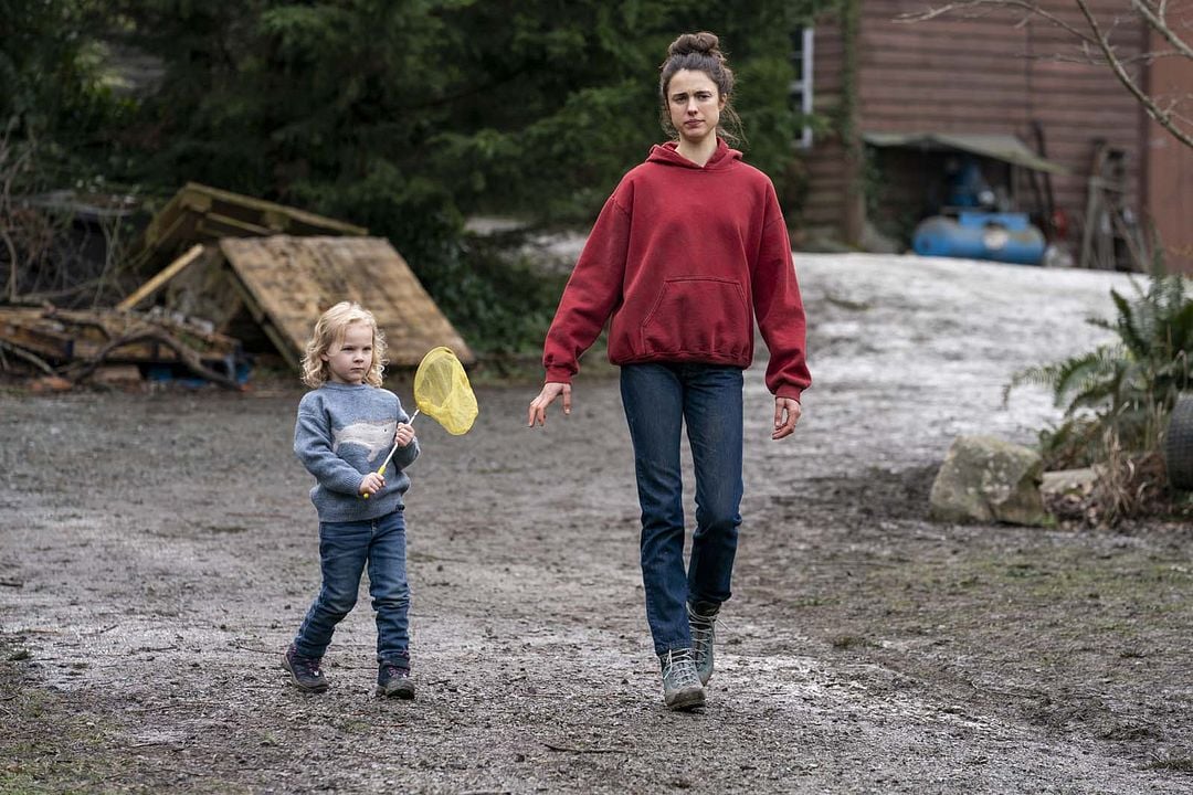 Las cosas por limpiar : Foto Margaret Qualley, Rylea Nevaeh Whittet