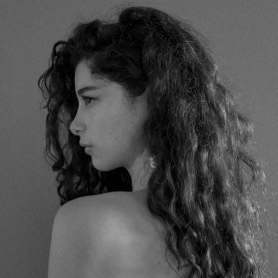 Póster Giovanna Utrilla