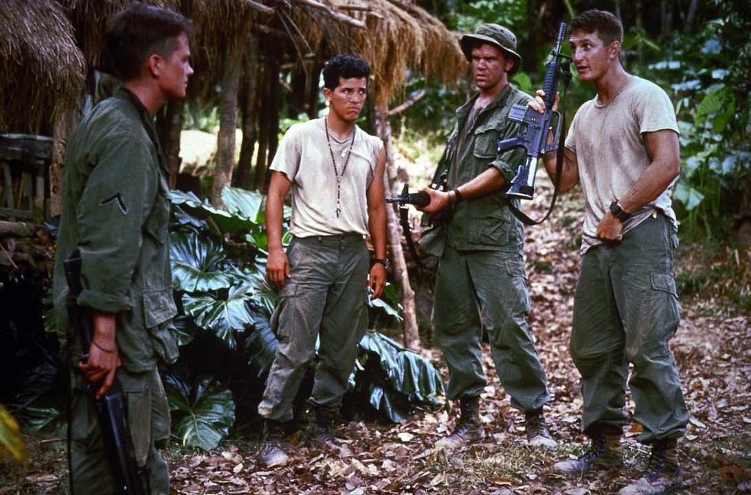 Pecados de guerra : Foto Michael J. Fox, Sean Penn