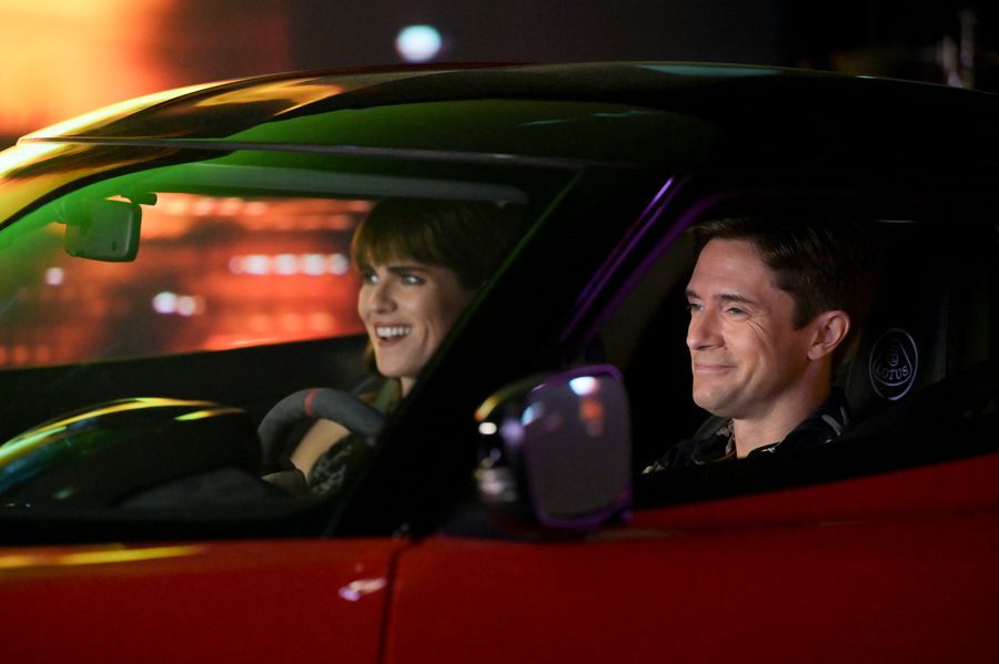 Foto Topher Grace, Karla Souza