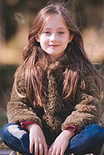 Póster Mia McGovern Zaini