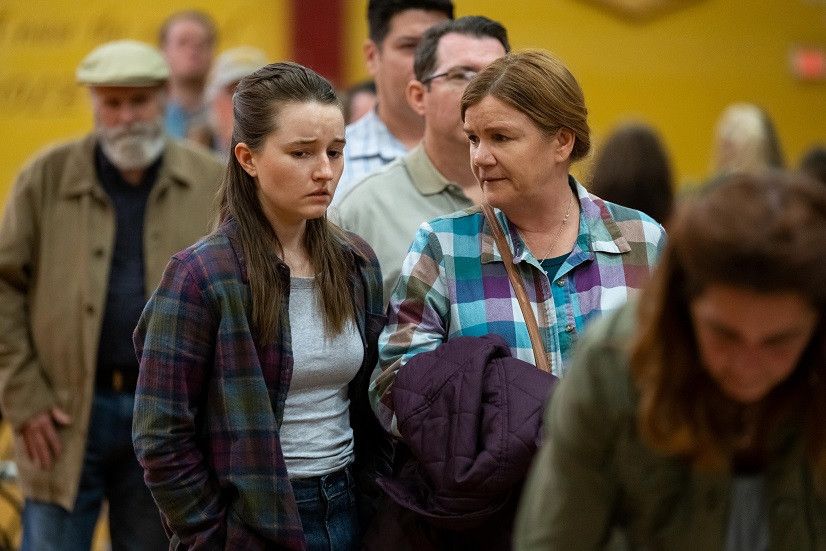 Foto Kaitlyn Dever, Mare Winningham