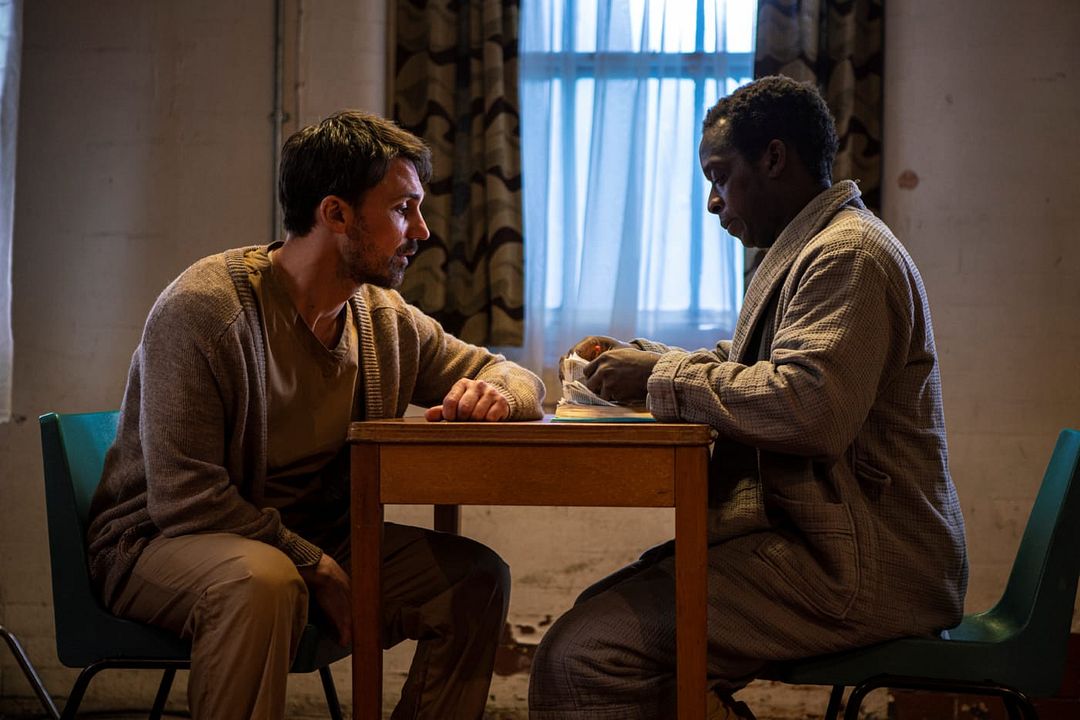 Foto Kobna Holdbrook-Smith, Henry Lloyd-Hughes