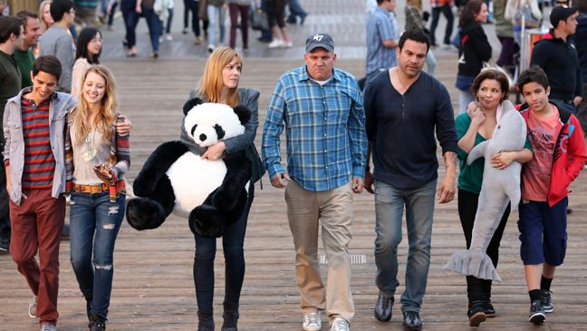 Foto Mike O'Malley, Ricardo Chavira, Aramis Knight, Mary McCormack, Justina Machado