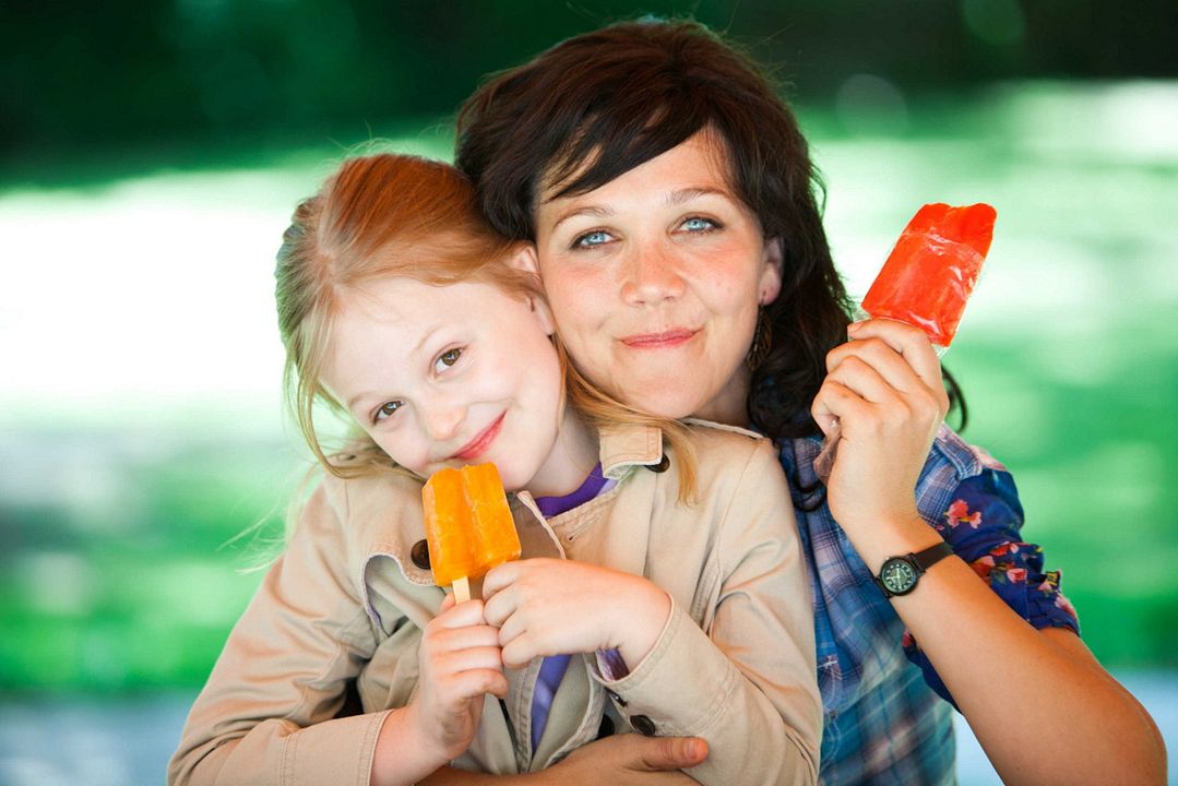 Foto Maggie Gyllenhaal, Emily Alyn Lind