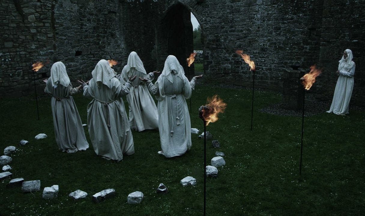 The Crown and the Dragon : Foto