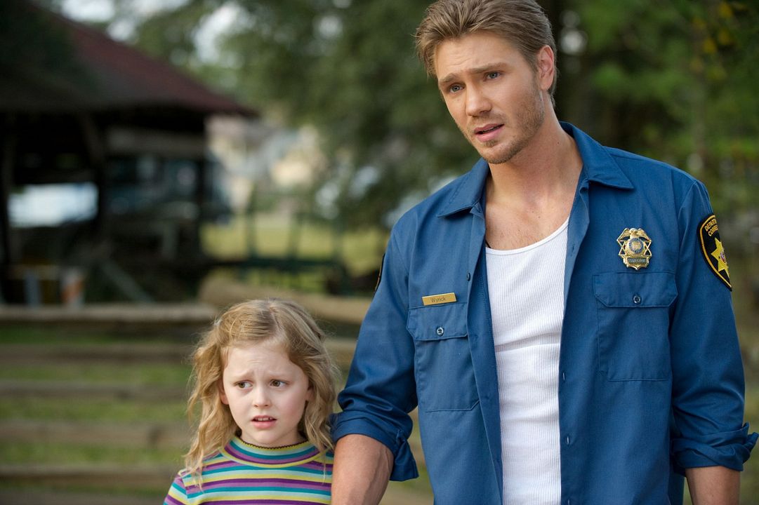 Foto Emily Alyn Lind, Chad Michael Murray