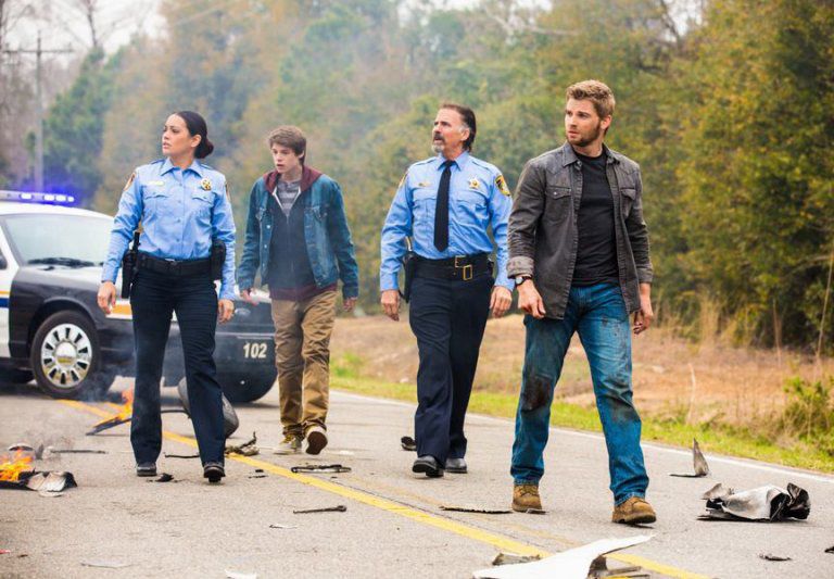 Foto Jeff Fahey, Colin Ford, Natalie Martinez, Mike Vogel
