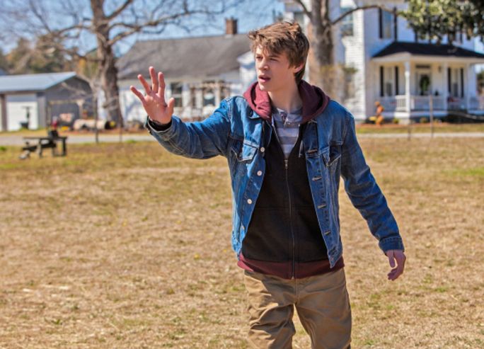 Bajo el domo : Foto Colin Ford