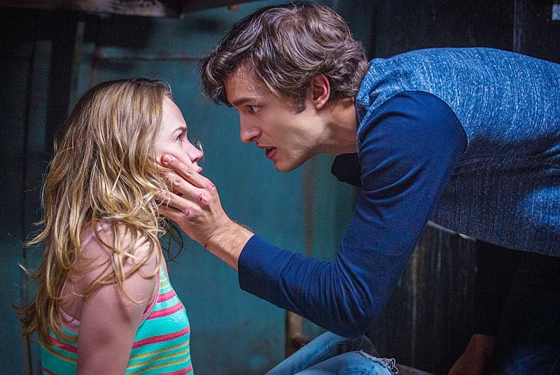 Bajo el domo : Foto Britt Robertson, Alexander Koch