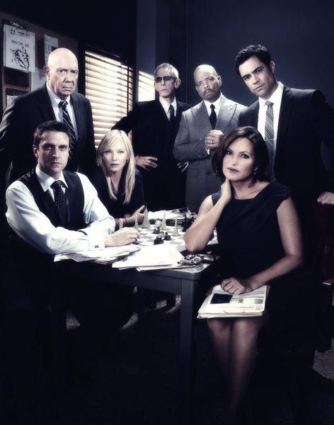 Foto Richard Belzer, Ice-T, Kelli Giddish, Danny Pino, Mariska Hargitay
