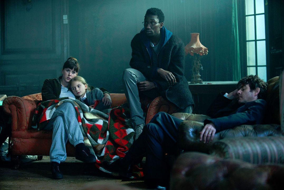 Foto Nathan Stewart-Jarrett, Emilia Jones