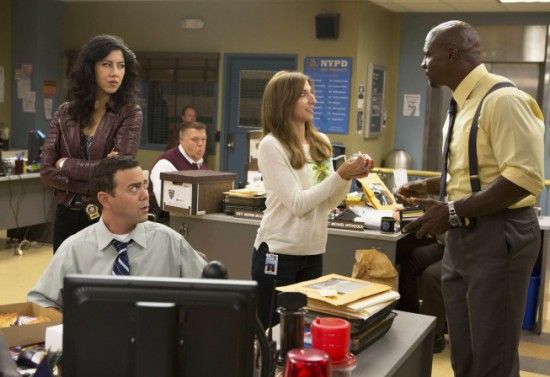 Brooklyn, Precinto 99 : Foto Stephanie Beatriz, Terry Crews
