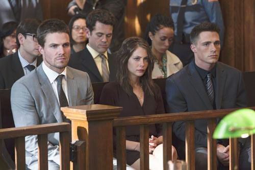 Arrow : Foto Willa Holland, Stephen Amell, Colton Haynes
