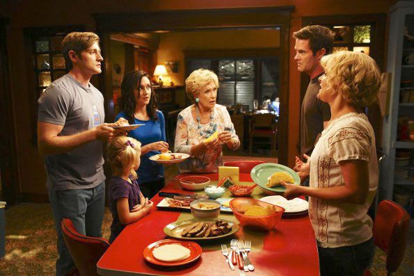 Foto Martha Plimpton, Garret Dillahunt, Cloris Leachman