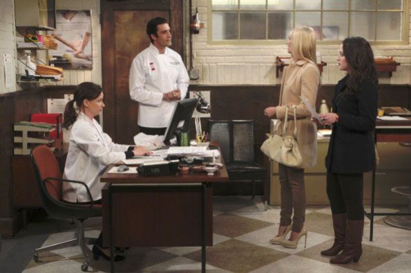 2 Broke Girls : Foto Mary Lynn Rajskub, Kat Dennings