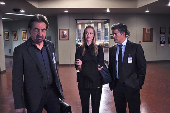 Mentes criminales : Foto Esai Morales, Joe Mantegna