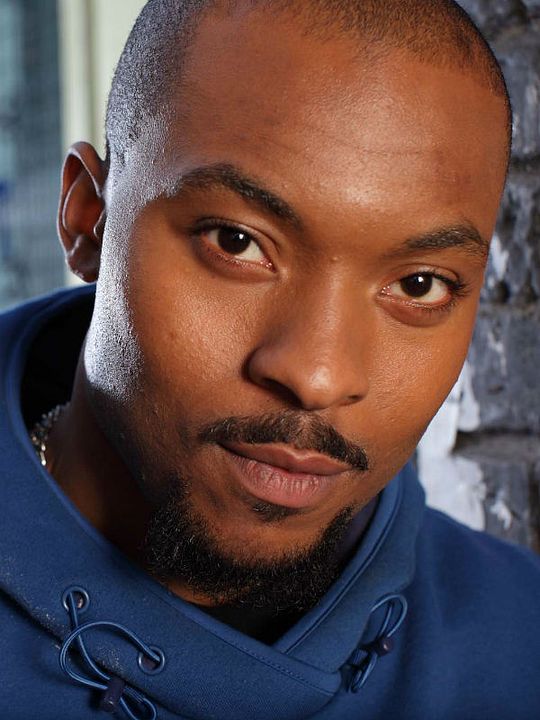 Póster Arinzé Kene