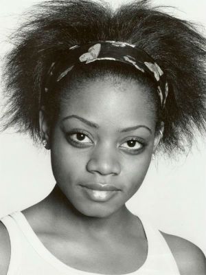 Póster Danielle Vitalis