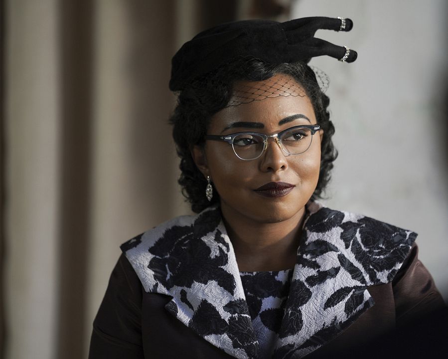 Foto Adrienne Warren