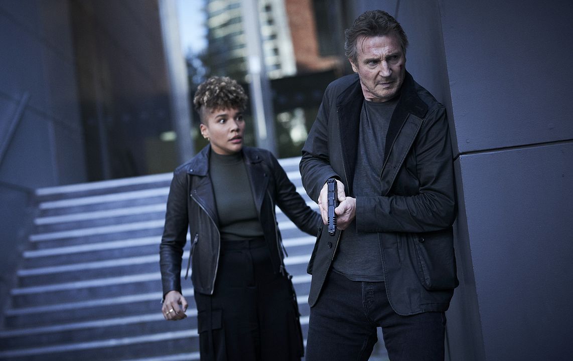 Luz negra : Foto Liam Neeson, Emmy Raver-Lampman