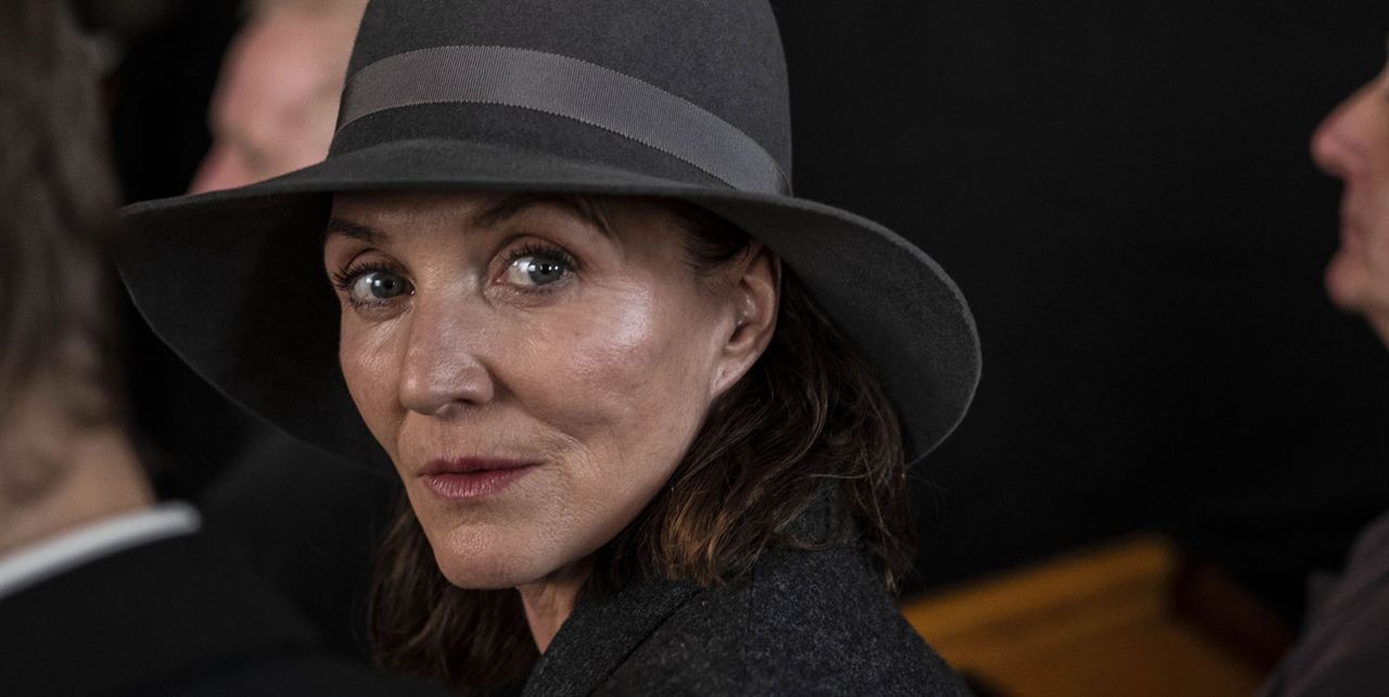 Nobody Has To Know : Foto Michelle Fairley