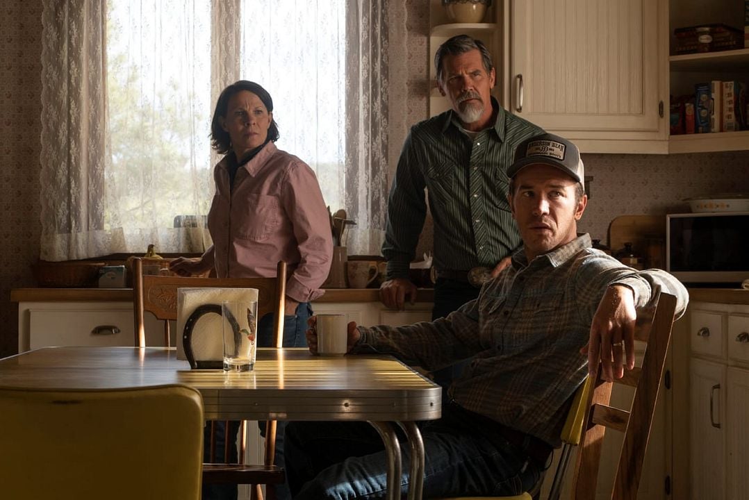 Foto Josh Brolin, Tom Pelphrey, Lili Taylor